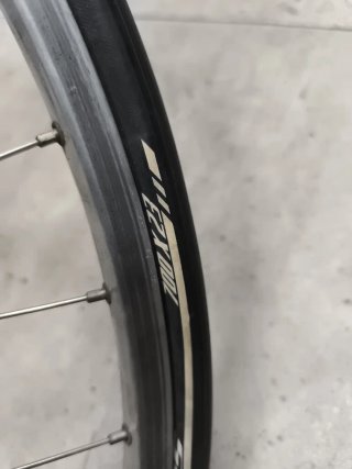 Rueda delantera bici carretera 700x25