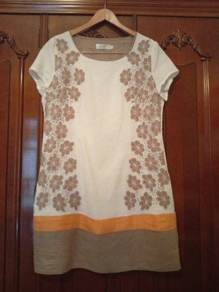 Dos vestidos azul y beige talla 46