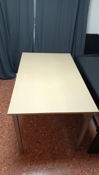 Mesa madera patas metálicas buen estado