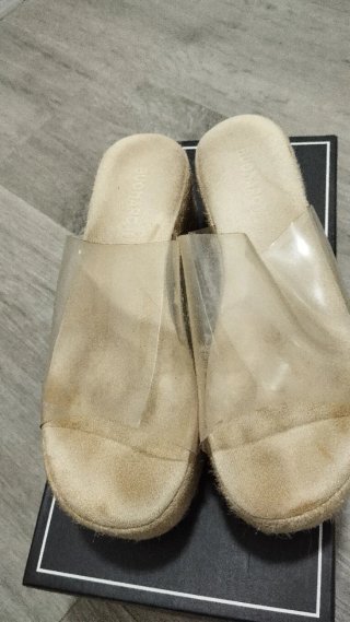Cuñas transparentes y esparto