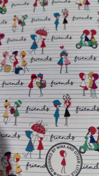 Cuaderno Nina con dibujos de amigos