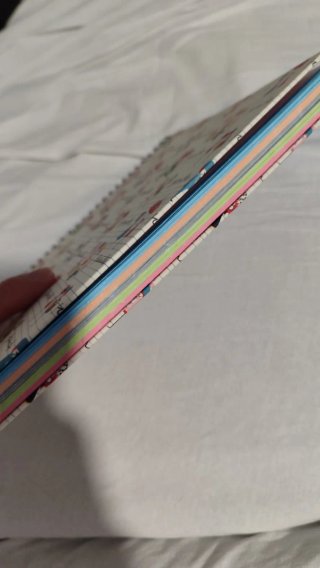 Cuaderno Nina con dibujos de amigos