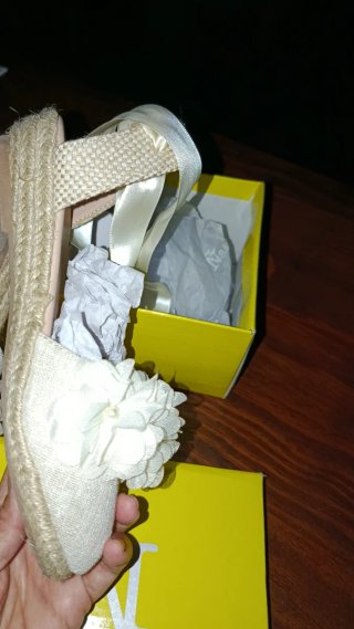 Zapatos niña Nakos con flores y lazo n °35