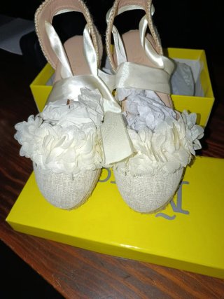 Zapatos niña Nakos con flores y lazo n °35