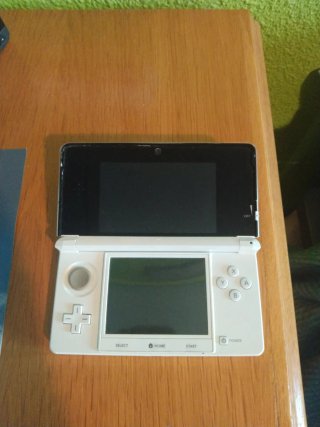 Nintendo 3DS Blanca + Funda, cargador, juegos