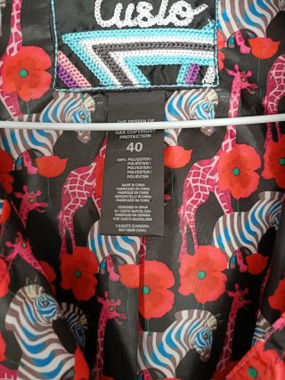 Chaqueta estilo chubasquero estampado