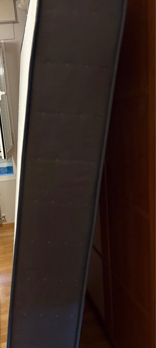 Colchón y Somier 150cm solamente tiene dos años.