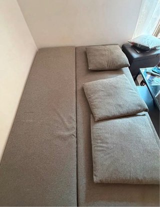 Divano letto con contenitore grigio