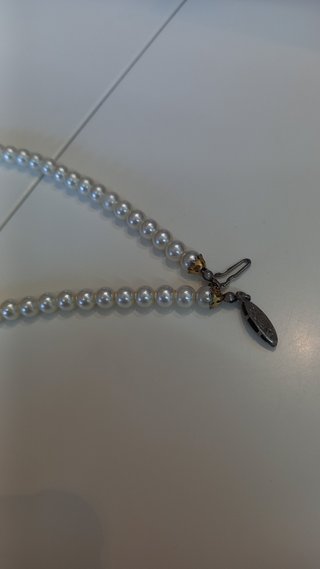 Collar de perlas plateado