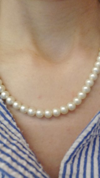 Collar de perlas plateado