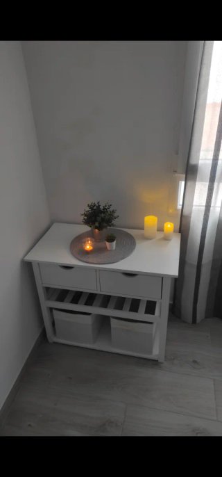 Mueble auxiliar blanco y gris