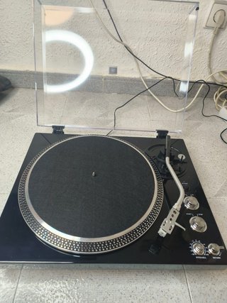 Giradischi in vinile vintage nero