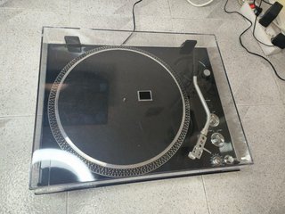 Giradischi in vinile vintage nero