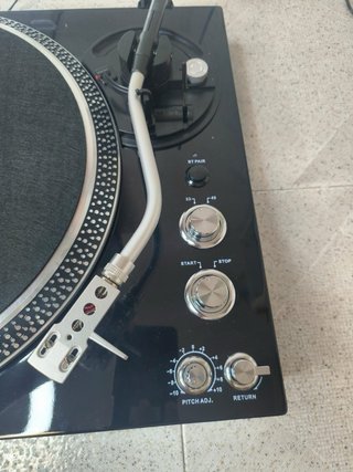Giradischi in vinile vintage nero