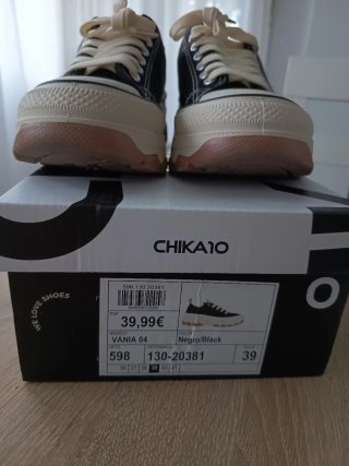Zapatillas Chika10 Negras y Blancas Nuevas