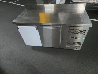 Nevera EKO FROST con mesa de trabajo