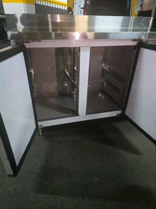 Nevera EKO FROST con mesa de trabajo