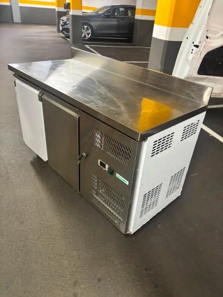 Nevera EKO FROST con mesa de trabajo