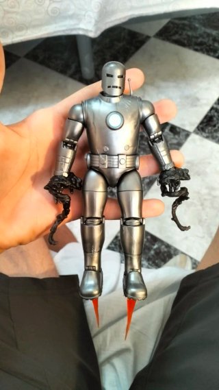 Figura Iron Man Clásico Hasbro