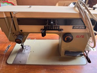 Máquina de Coser Alfa Zig-Zag Artesanal