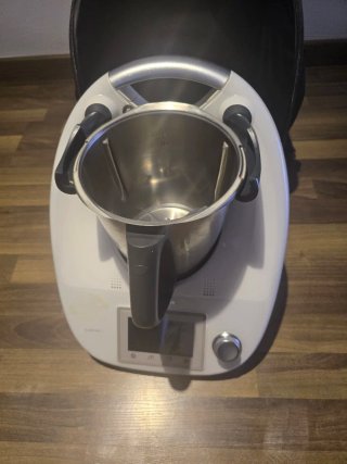 Thermomix con accesorios y bolsa