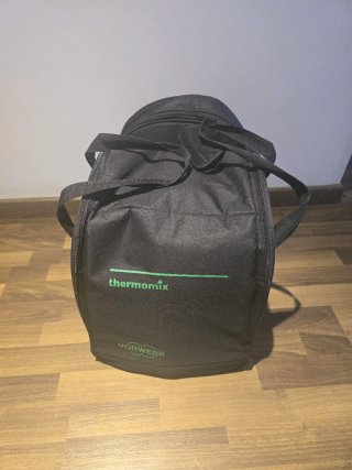 Thermomix con accesorios y bolsa