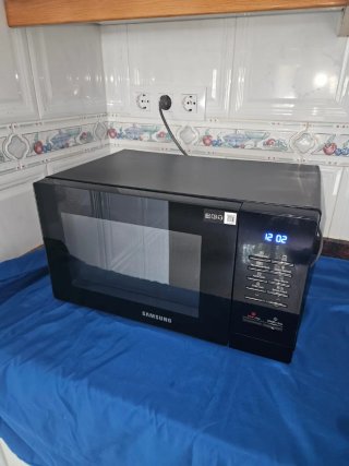 Microondas Samsung · MG23A7013CT · 800W · Grill 11