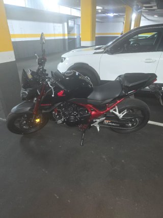 Honda CB750 Naked Negra/Roja