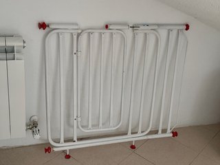 Barrera de seguridad blanca para escaleras