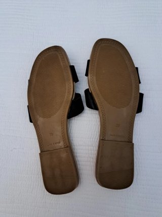 Sandalias de piel negras y beige