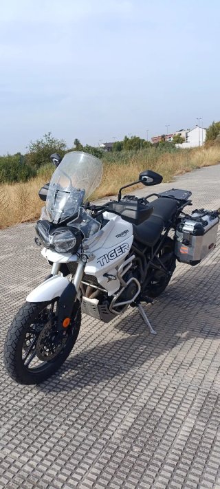 Triumph Tiger 800 XRT Blanca