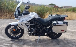 Triumph Tiger 800 XRT Blanca