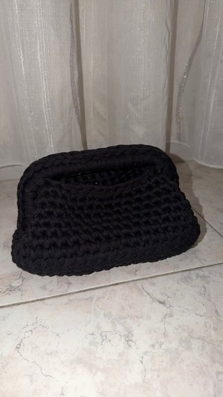 Clutch uncinetto nera handmade