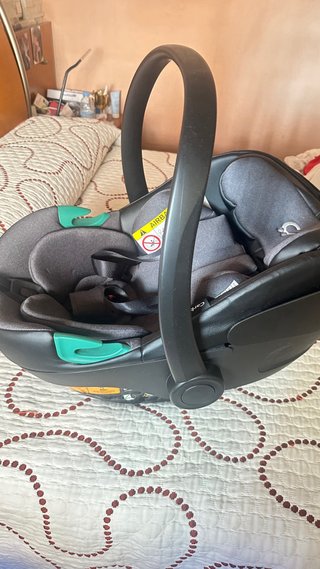 Carro Bebecar Negro y Rose Gold y maxicosi con cap
