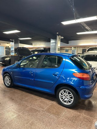 Peugeot 206 / año 2004 / 120 mil km