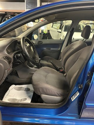 Peugeot 206 / año 2004 / 120 mil km