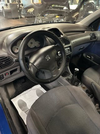 Peugeot 206 / año 2004 / 120 mil km