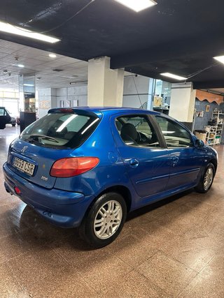 Peugeot 206 / año 2004 / 120 mil km