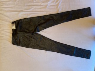 Pantalones tipo cuero polipiel con brillantina