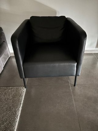 Sillón de piel negro