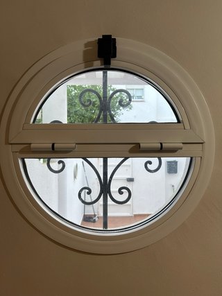 Ventana Ojo de Buey PVC Blanco Ø52cm y reja