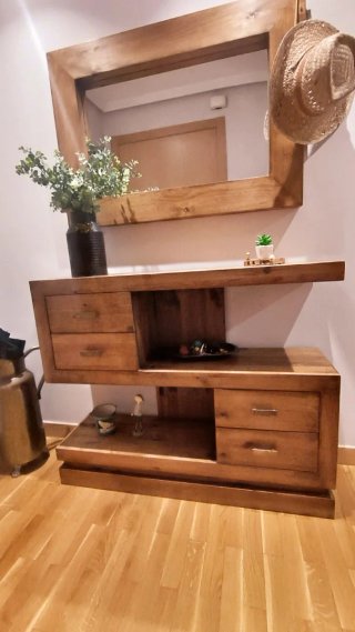 Mobile artigianale in legno per ingresso