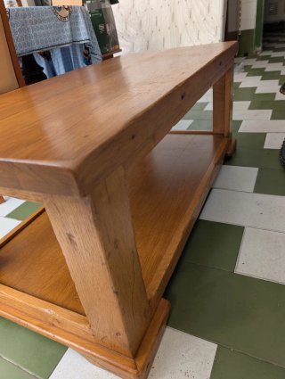 Mesa de madera rústica
