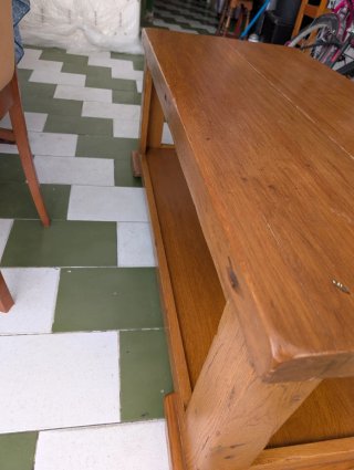 Mesa de madera rústica
