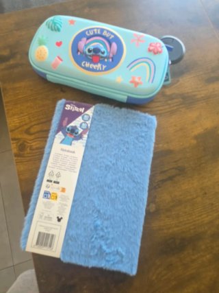 Set de regalo: Estuche y libreta Stitch nuevos.