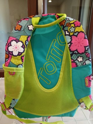 Mochila escolar infantil con estampado floral