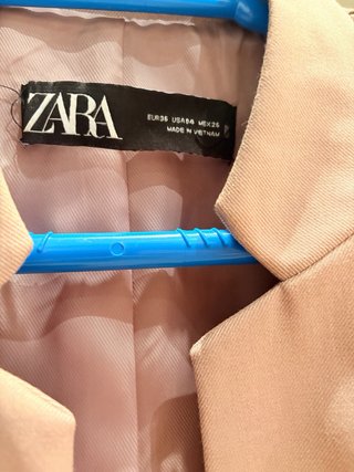 Blazer Zara entallado rosa palo