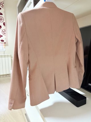 Blazer Zara entallado rosa palo