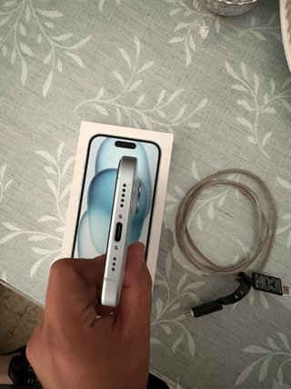 iPhone 15 practicamente nuevo Y cargador original