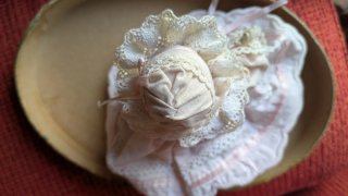 Bambola biscuit vintage con vestito rosa